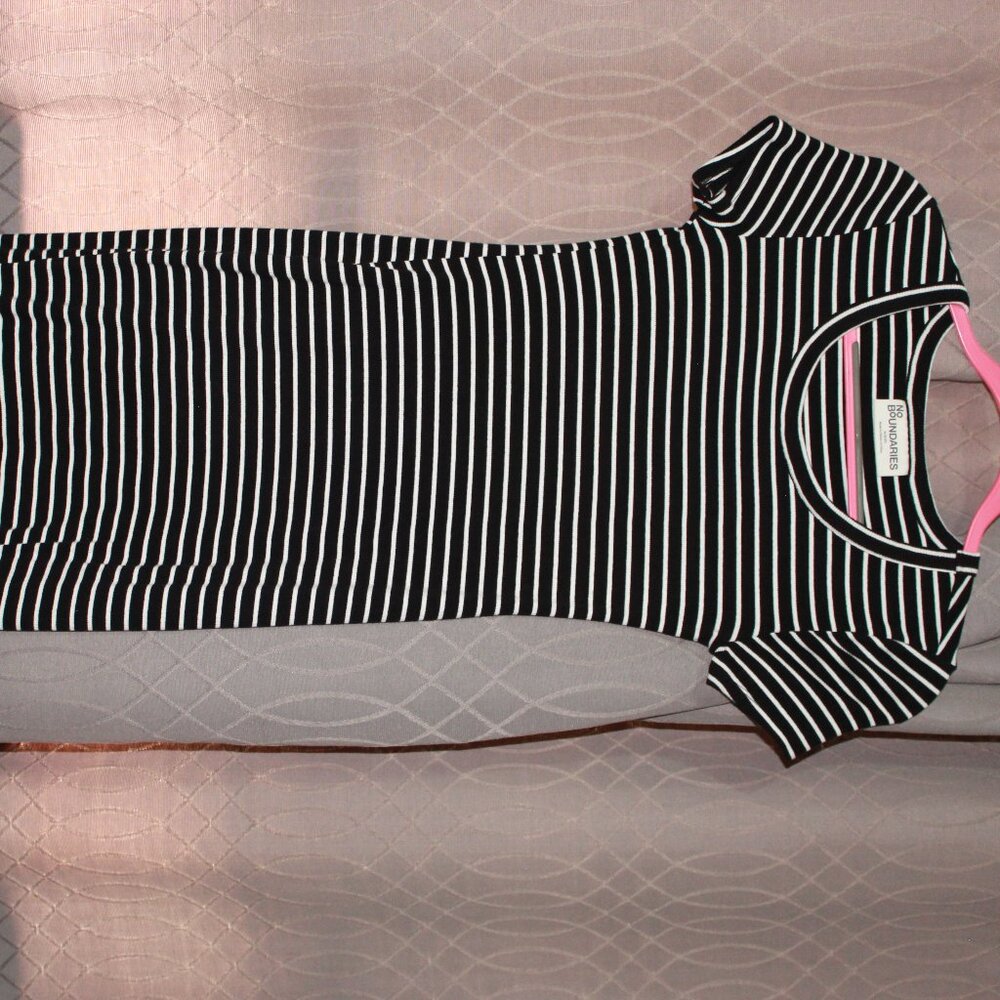 No Boundaries Women's Maxi Striped Dress White & Black Size Medium